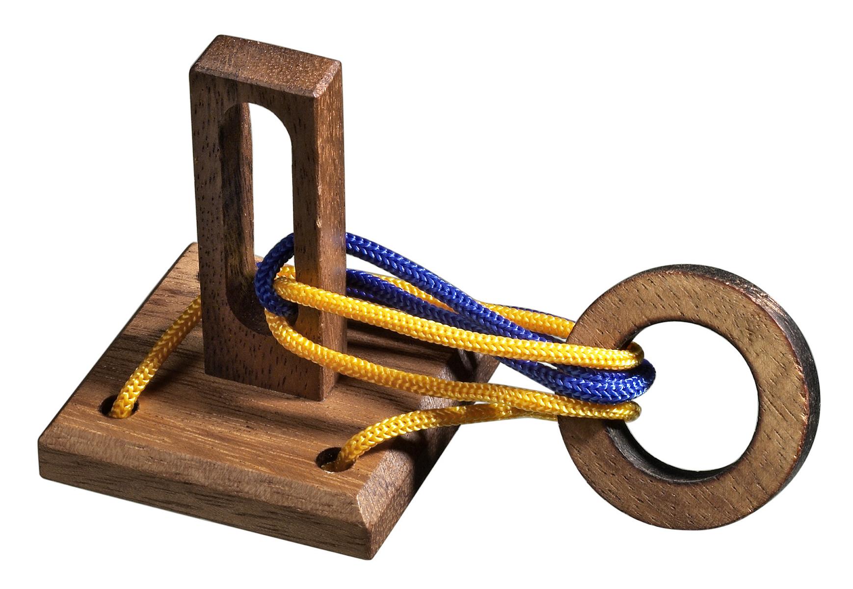 Tricky Ring, rope puzzle